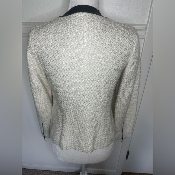 Talbots Cream Blazer with Black Trim Elegant Design size 2P - Picture 4 of 9